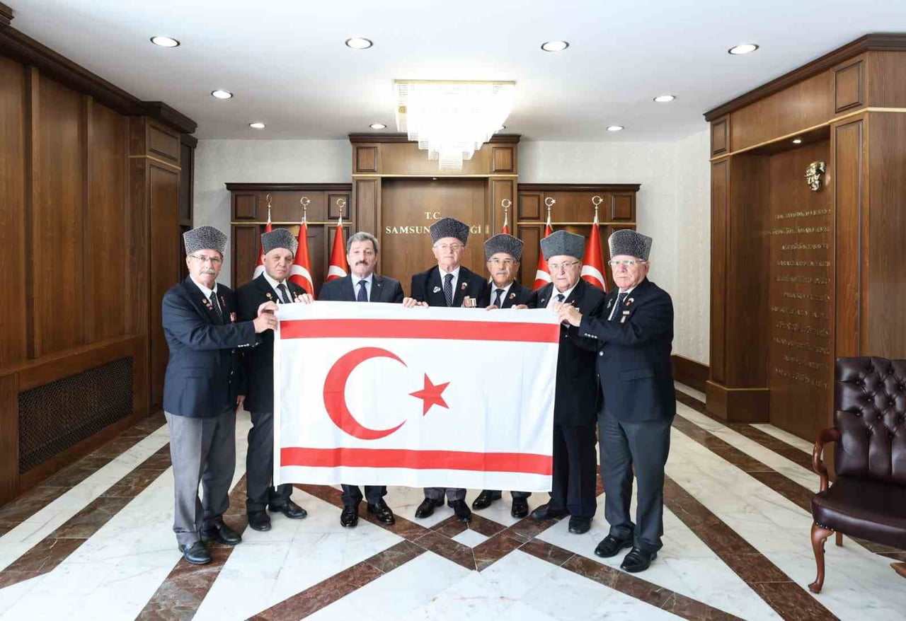 TÜRKİYE MUHARİP GAZİLER DERNEĞİ SAMSUN ŞUBESİ BAŞKANI AHMET DİRİL VE YÖNETİM KURULU ÜYELERİ...