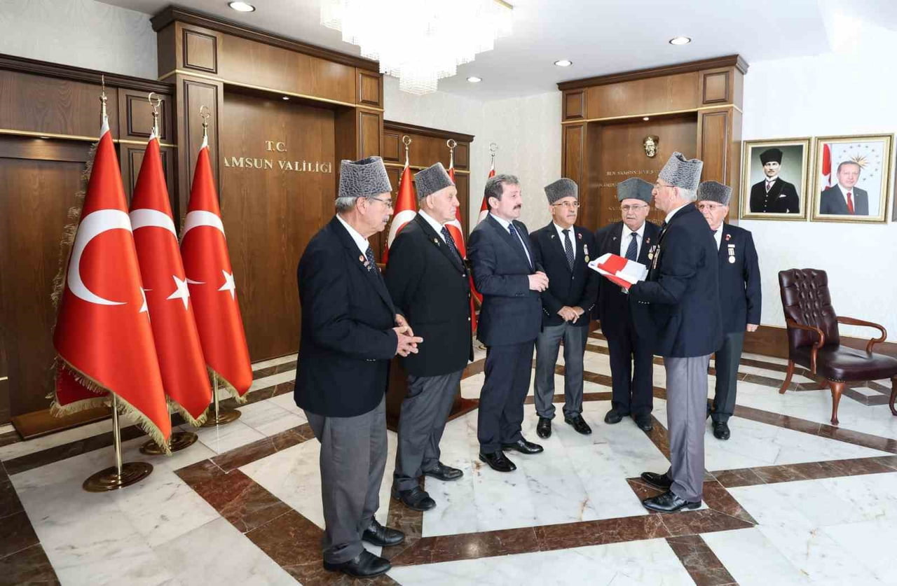 TÜRKİYE MUHARİP GAZİLER DERNEĞİ SAMSUN ŞUBESİ BAŞKANI AHMET DİRİL VE YÖNETİM KURULU ÜYELERİ...