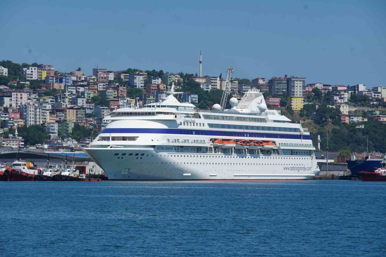 TÜRKİYE-RUSYA ARASINDAKİ KRUVAZİYER TURİZMİ HIZ KESMEDEN DEVAM EDİYOR. BU KAPSAMDA RUSYA'NIN SOÇİ...