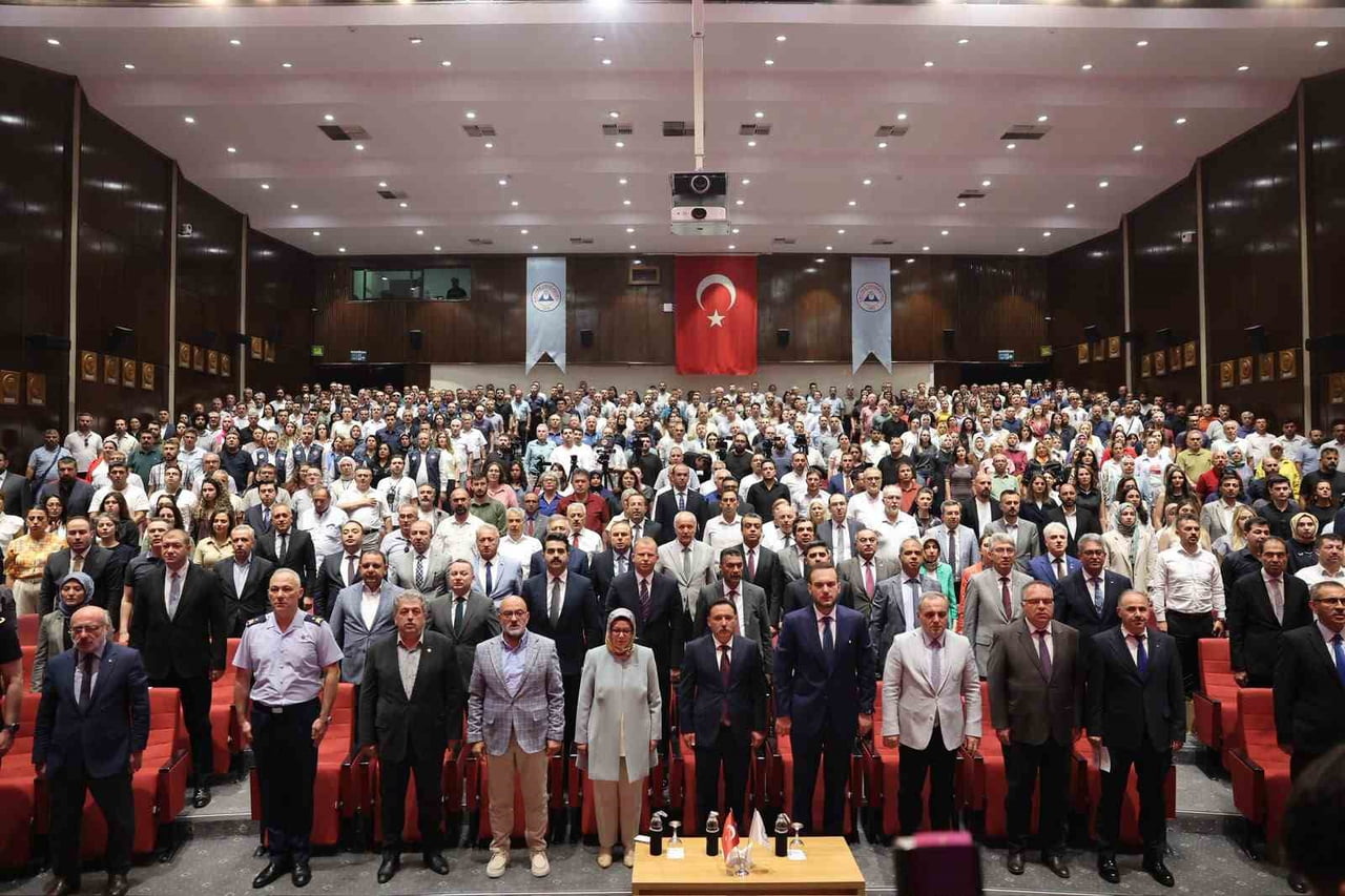 TÜRKİYE SIFIR ATIK, ÇEVRE VE İKLİM DEĞİŞİKLİĞİ ÇALIŞTAYLARI - KAYSERİ SONUÇ KONFERANSI’NDA KAYSERİ...