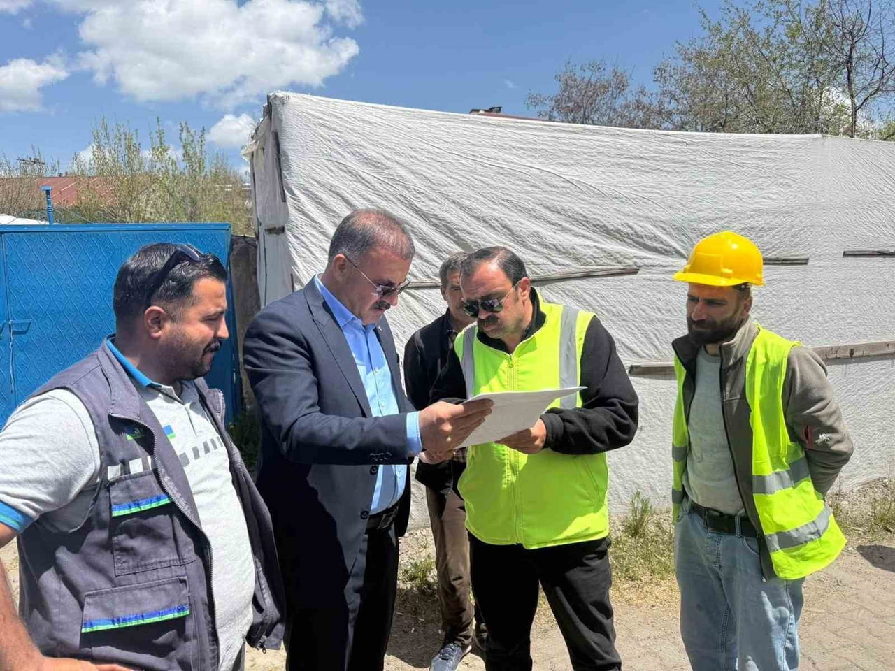 TUTAK BELEDİYESİ, İLÇENİN YAŞAM KALİTESİNİ ARTIRMAYA YÖNELİK ÇALIŞMALARINI ARALIKSIZ SÜRDÜRÜYOR....