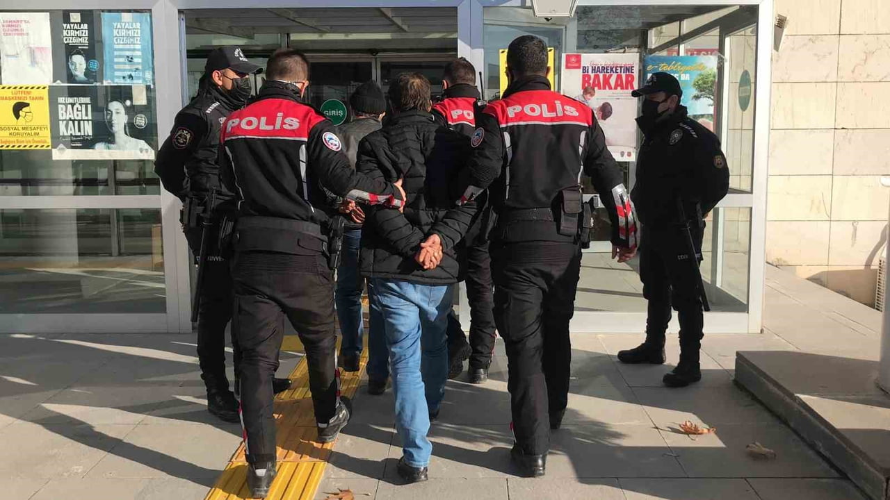 TUTUKLANANLAR (ARŞİV)
