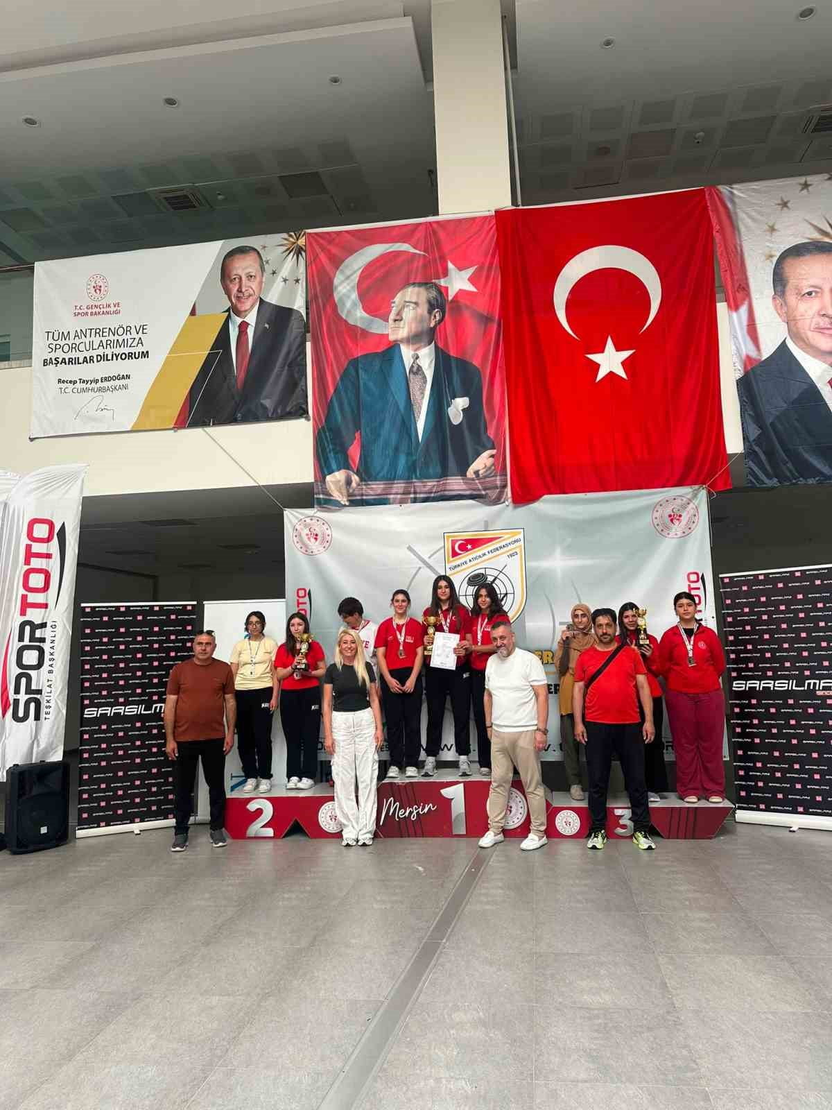 U-15 KADINLAR HAVALI TÜFEK TAKIMI TÜRKİYE ŞAMPİYONLUĞUNU KAZANIRKEN, KIRDIĞI TÜRKİYE TAKIM...