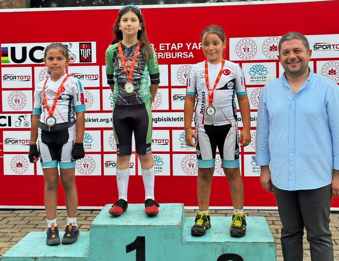 U11 KADINLAR KATEGORİSİNDE ZEYNEP ŞAHİN BİRİNCİLİK KÜRSÜSÜNE ÇIKARKEN, U13 KADINLAR KATEGORİSİNDE...