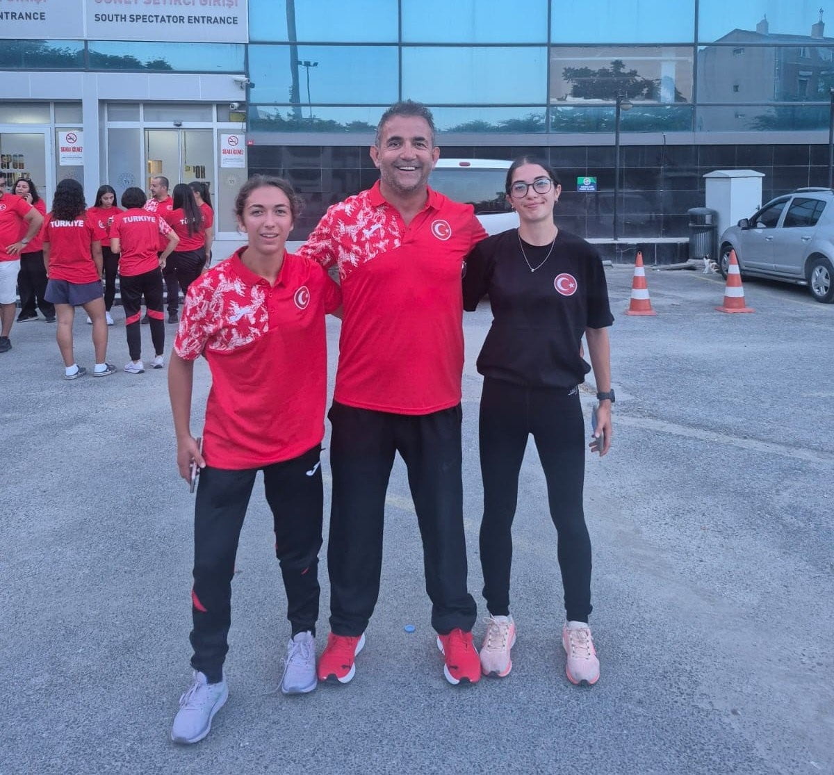 U20 BALKAN ATLETİZM ŞAMPİYONASI'NA ESKİŞEHİR'DEN KATILAN ZEYNEP ÖZKARA, BALKAN ŞAMPİYONU...
