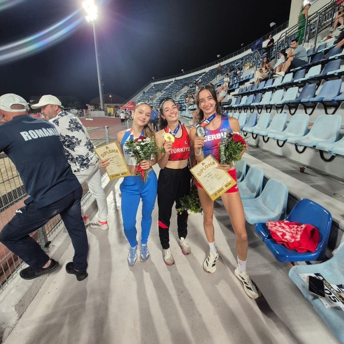 U20 BALKAN ATLETİZM ŞAMPİYONASI'NA ESKİŞEHİR'DEN KATILAN ZEYNEP ÖZKARA, BALKAN ŞAMPİYONU...