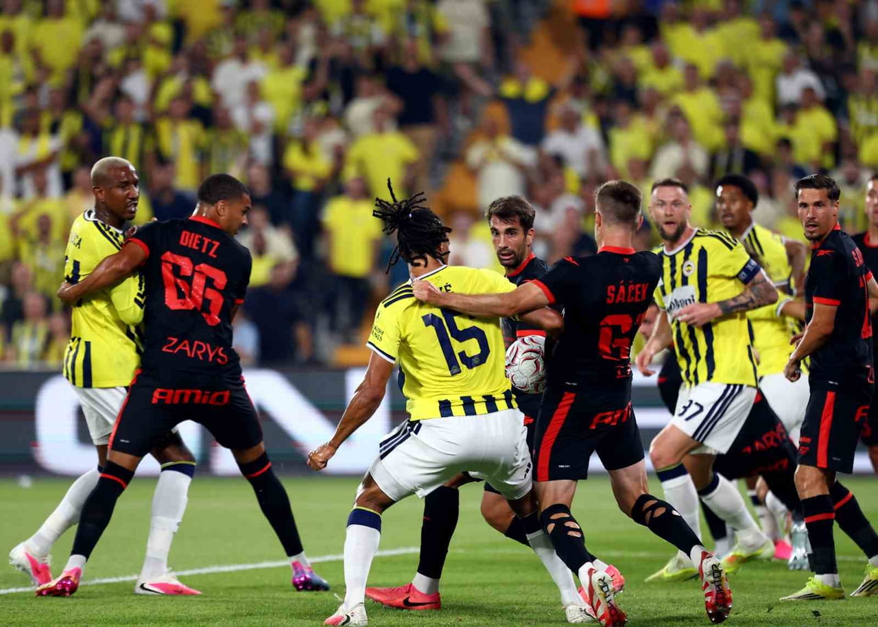 UEFA ŞAMPİYONLAR LİGİ 2. ELEME TURU İLK MAÇINDA FENERBAHÇE, KONUK ETTİĞİ POLONYA EKİBİ GORNİK...