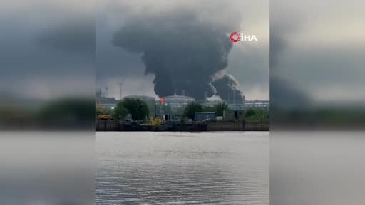 Ukrayna basını, Ukrayna'nın Rusya’nın St. Petersburg kentindeki petrol terminalini dron ile...