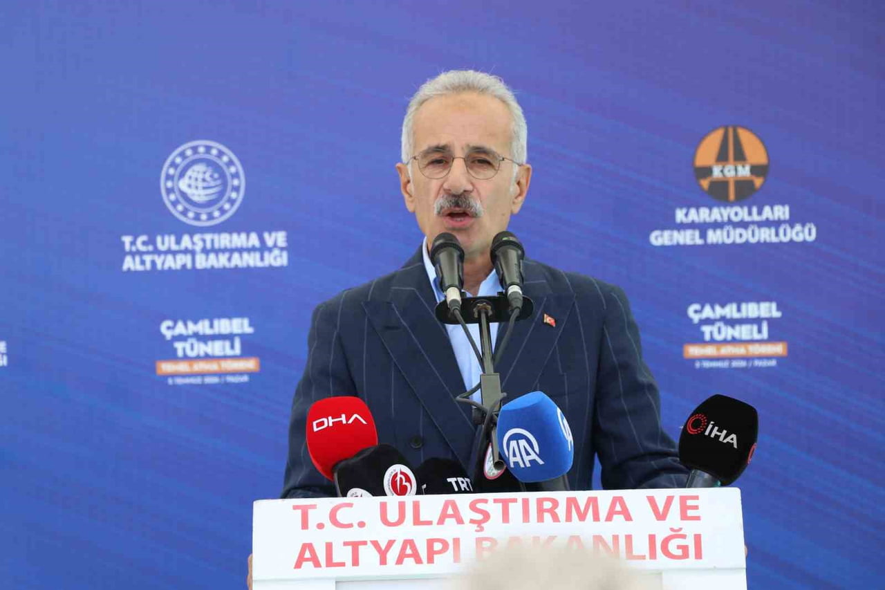 ULAŞTIRMA VE ALTYAPI BAKANI ABDÜLKADİR URALOĞLU