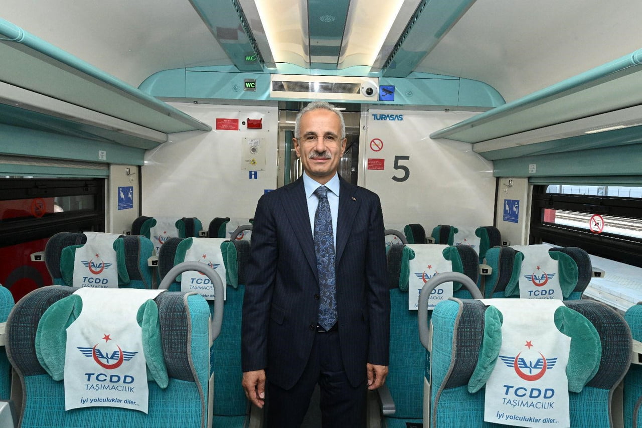 ULAŞTIRMA VE ALTYAPI BAKANI ABDULKADİR URALOĞLU
