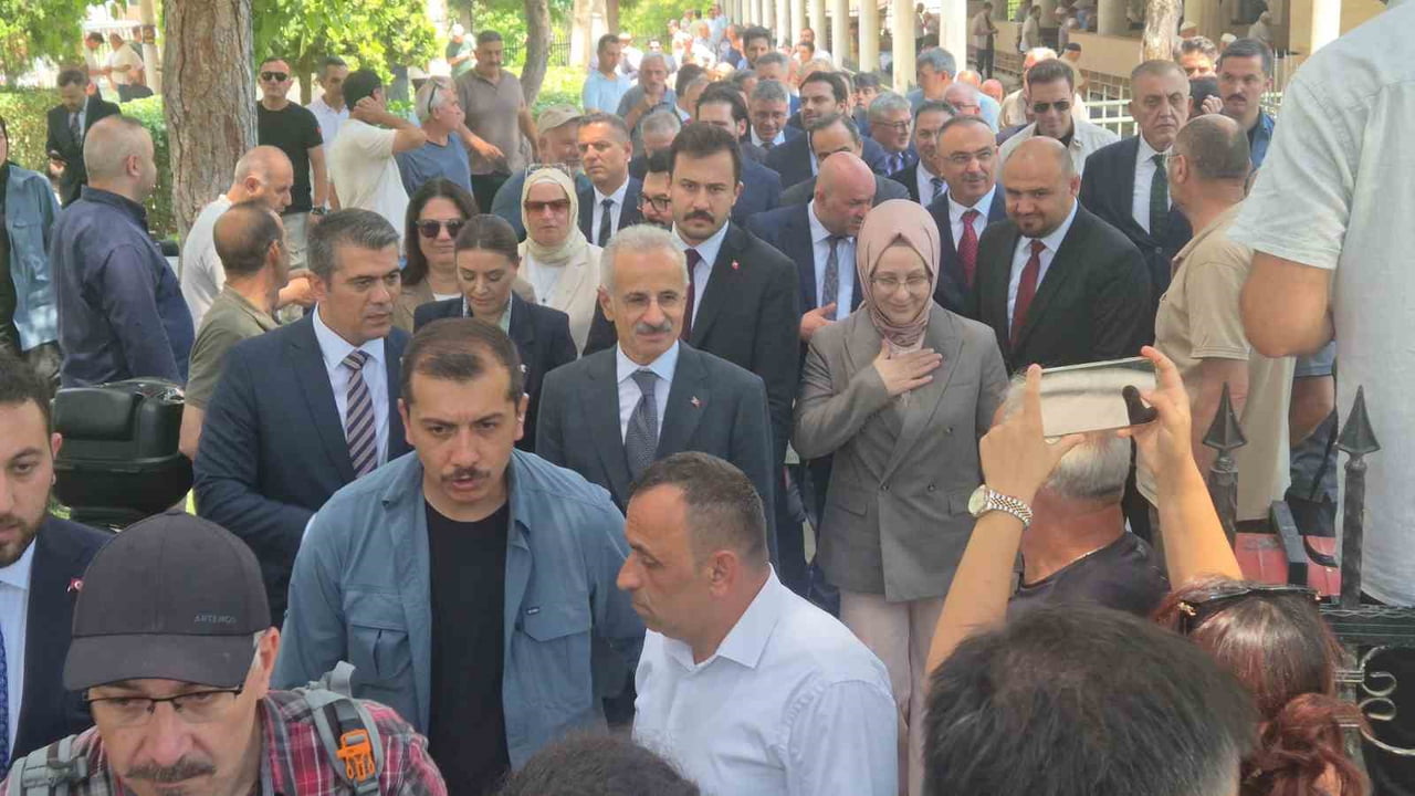 ULAŞTIRMA VE ALTYAPI BAKANI ABDULKADİR URALOĞLU, ÇEŞİTLİ ZİYARET VE TEMASLARDA BULUNMAK ÜZERE...