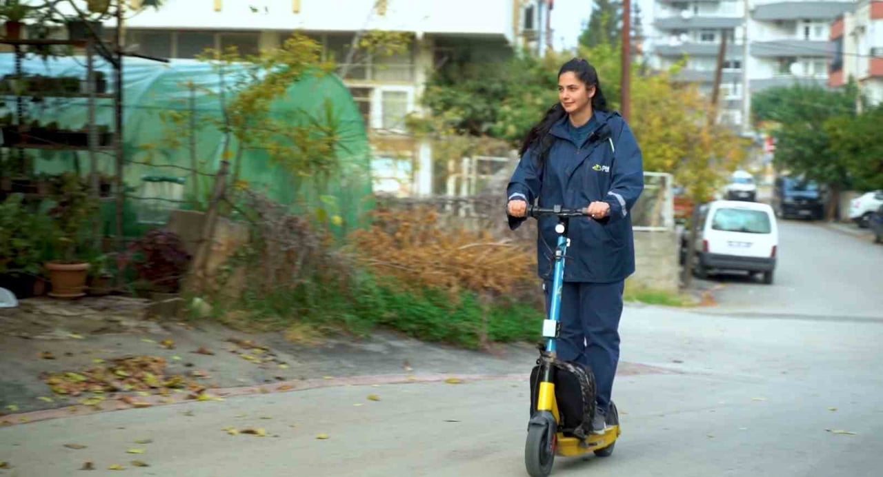 ULAŞTIRMA VE ALTYAPI BAKANI ABDULKADİR URALOĞLU, PTT GÖNDERİ DAĞITIMINDA KULLANILAN ELEKTRİKLİ...