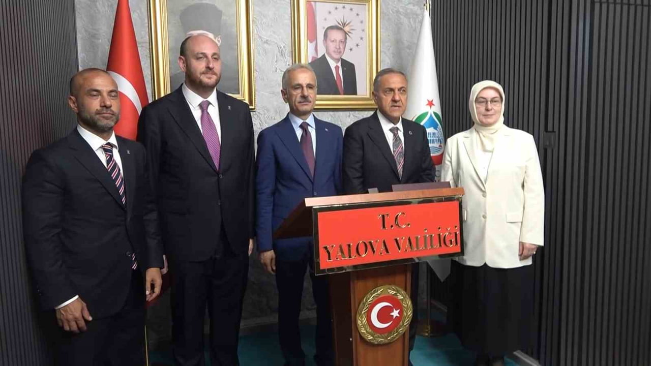 ULAŞTIRMA VE ALTYAPI BAKANI ABDULKADİR URALOĞLU (SOLDAN 3'ÜNCÜ), VALİ AHMET HAMDİ USTA (SOLDAN...