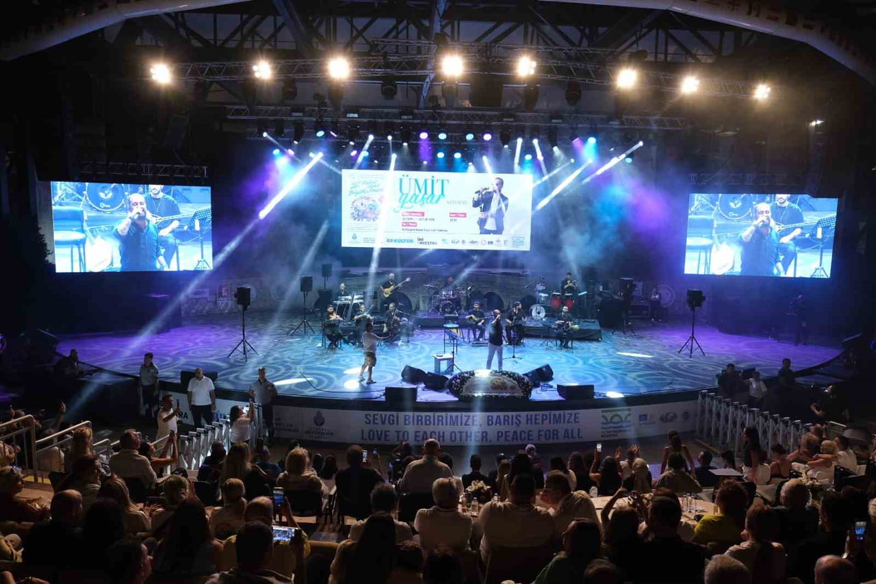 ULUSLARARASI İSTANBUL BÜYÜKÇEKMECE KÜLTÜR VE SANAT FESTİVALİ’NDE SAHNE ALAN SEVİLEN SANATÇI ÜMİT...