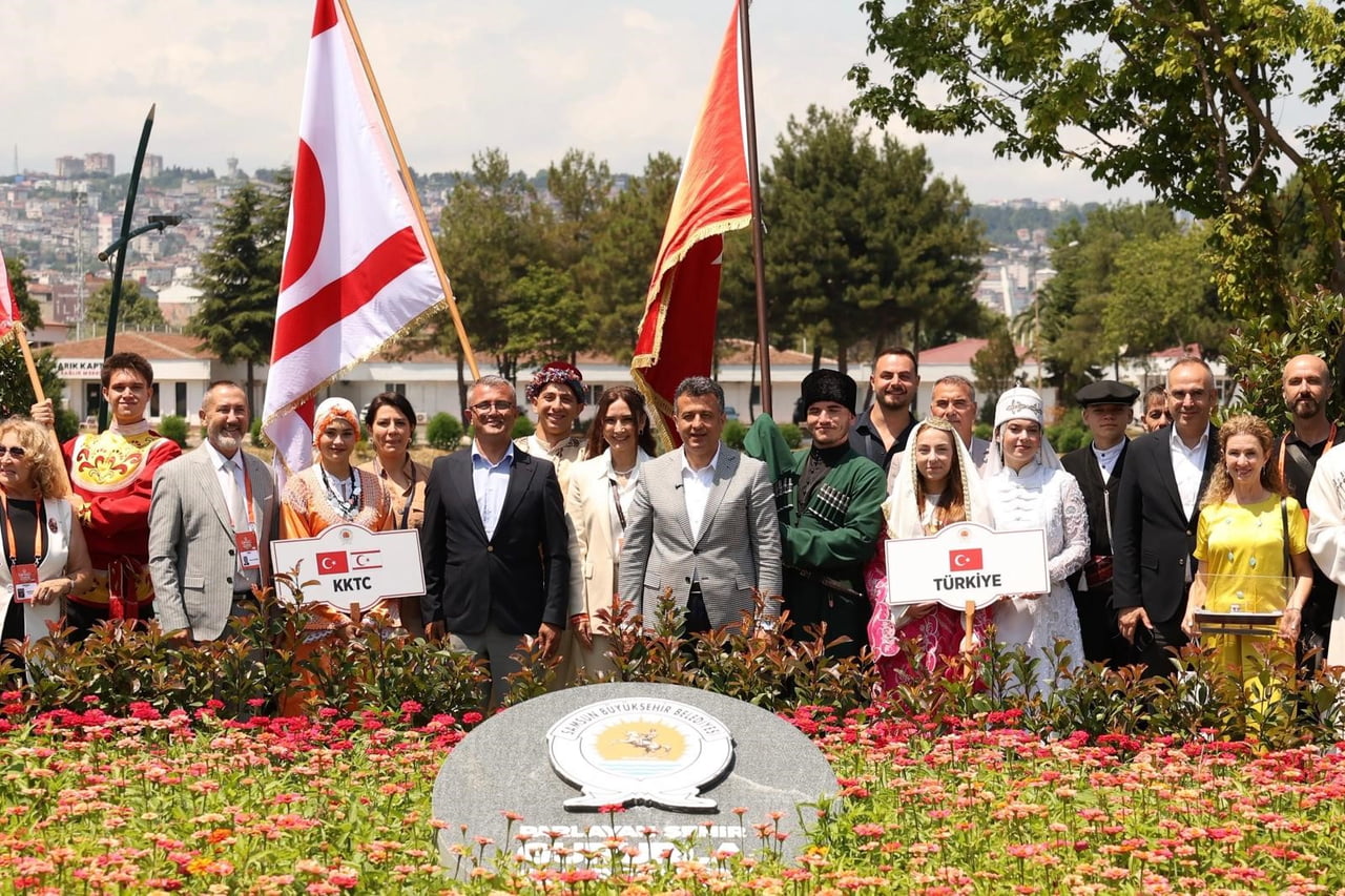 ULUSLARARASI SAMSUN HALK OYUNLARI FESTİVALİ KAPSAMINDA ŞEHRE GELEN 12 FARKLI ÜLKEDEN HALK DANSLARI...