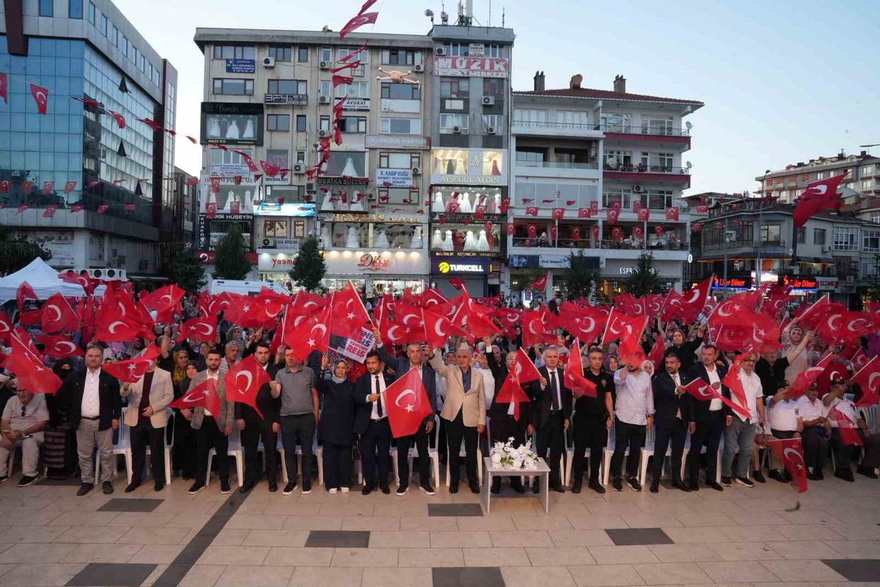 ÜMRANİYE BELEDİYESİ TARAFINDAN 15 TEMMUZ'UN 10'UNCU YILDÖNÜMÜ DOLAYISIYLA DÜZENLENEN "MİLLETİN VE...