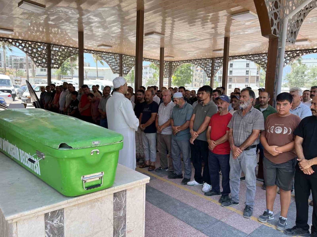UMUT İŞLEKYAY, KILINAN CENAZE NAMAZININ ARDINDAN SON YOLCULUĞUNA UĞURLANDI.