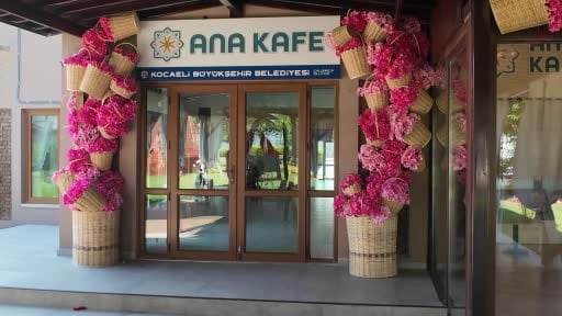 Üreten kadınların yeni adresi "Ana Kafe"de ilk atölye heyecanı