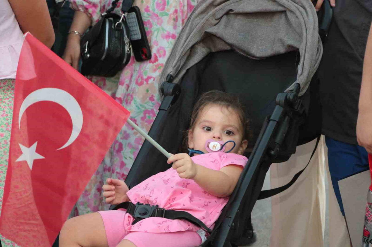 UŞAK'TA 15 TEMMUZ DEMOKRASİ VE BİRLİK GÜNÜ, DÜZENLENEN FARKLI ETKİNLİKLERLE KUTLANDI.