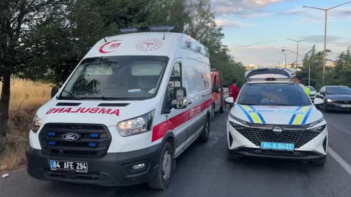 Uşak'ta otomobilin tıra arkadan çarptı: 4 yaralı