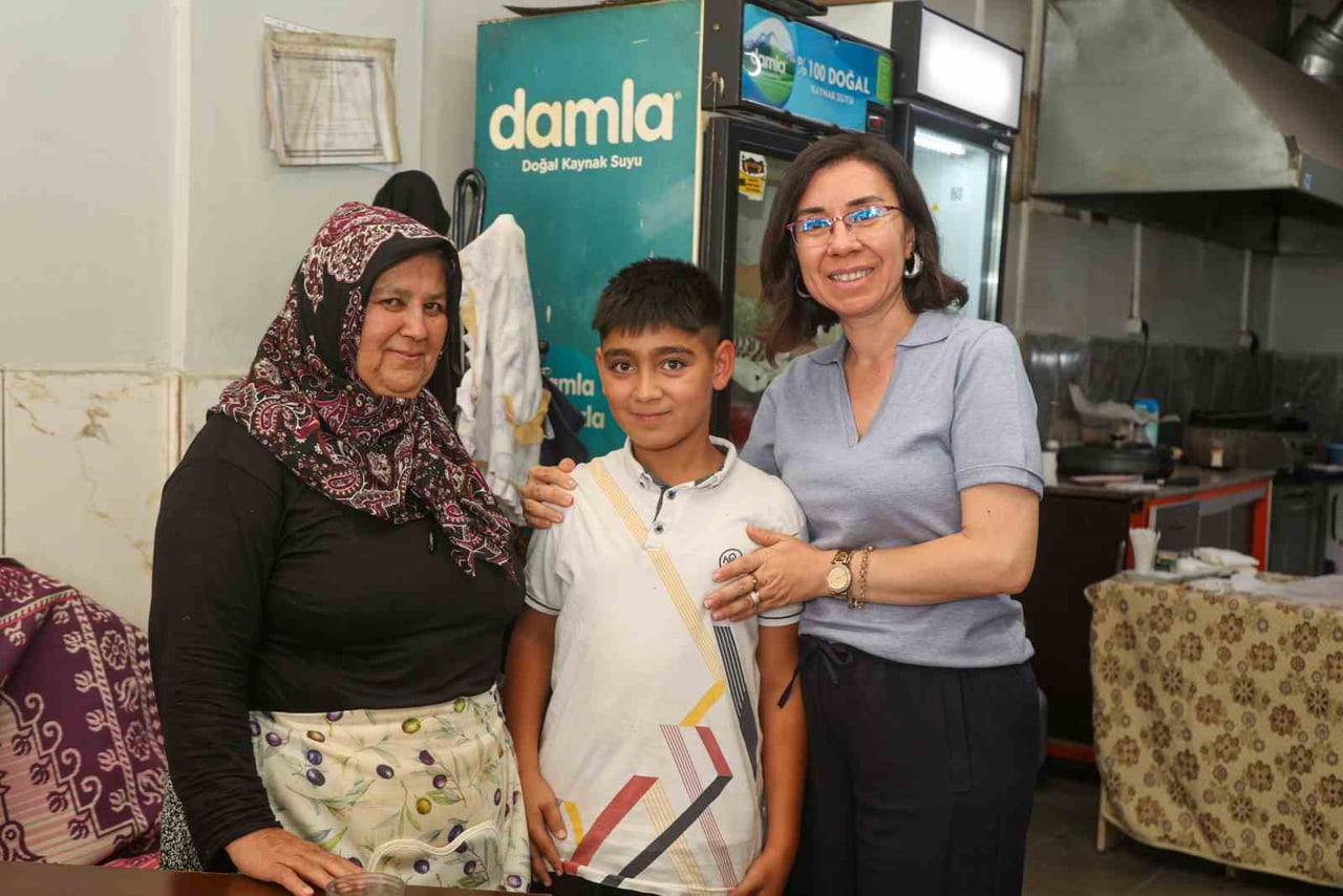 UŞAK BELEDİYE BAŞKAN VEKİLİ HATİCE TEREKECİ ÖZKAN, BELEDİYE BAŞKAN YARDIMCILARIYLA BİRLİKTE ÇANLI...