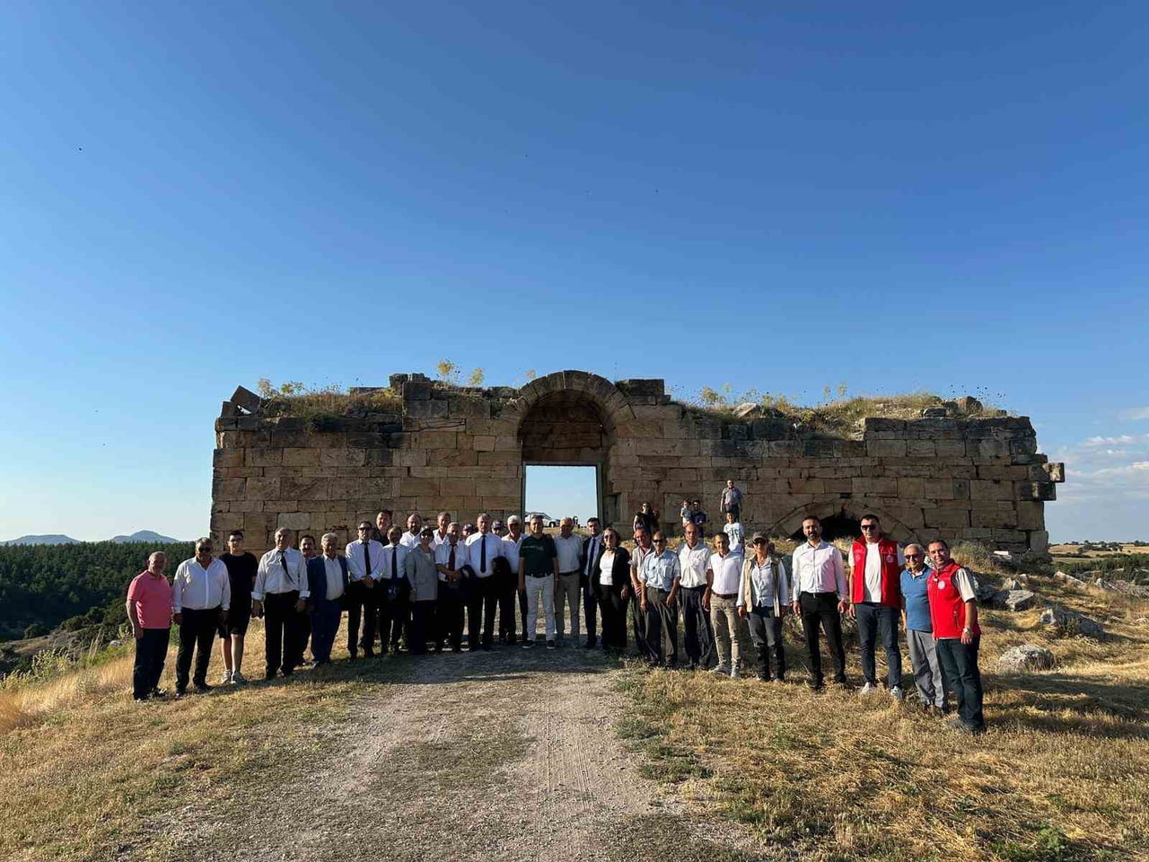 UŞAK İL GENEL MECLİSİ TOPLANTISI İLK KEZ ULUBEY İLÇESİNE BAĞLI SÜLÜMENLİ KÖYÜ SINIRLARI İÇERİSİNDE...