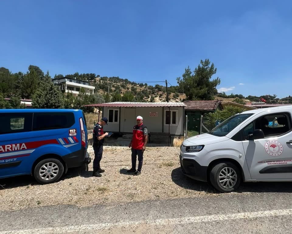 UŞAK İL TARIM VE ORMAN MÜDÜRLÜĞÜ İLE İL JANDARMA KOMUTANLIĞI EKİPLERİNCE, HAYVAN HAREKETLERİNE...