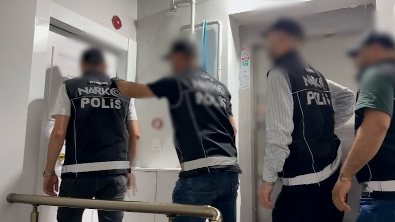 UYUŞTURUCU OPERASYONLARINDA 45 KİLO SKUNK ELE GEÇİRİLİRKEN, 4 ŞÜPHELİ GÖZALTINA ALINDI.