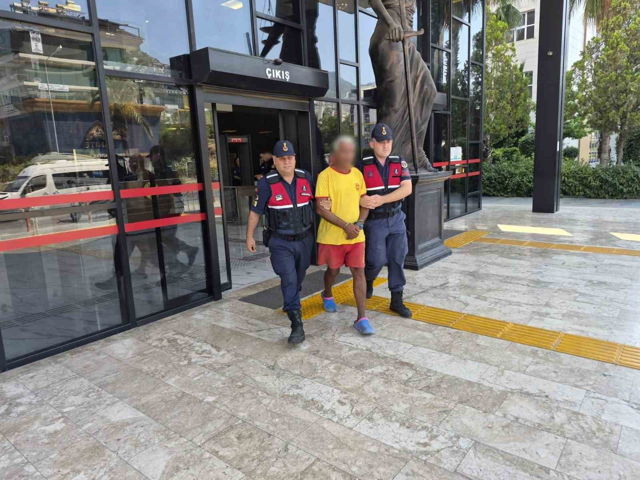 UYUŞTURUCU TİCARETİ SUÇUNDAN HAKKINDA KESİNLEŞMİŞ HAPİS CEZASI BULUNAN HÜKÜMLÜ...