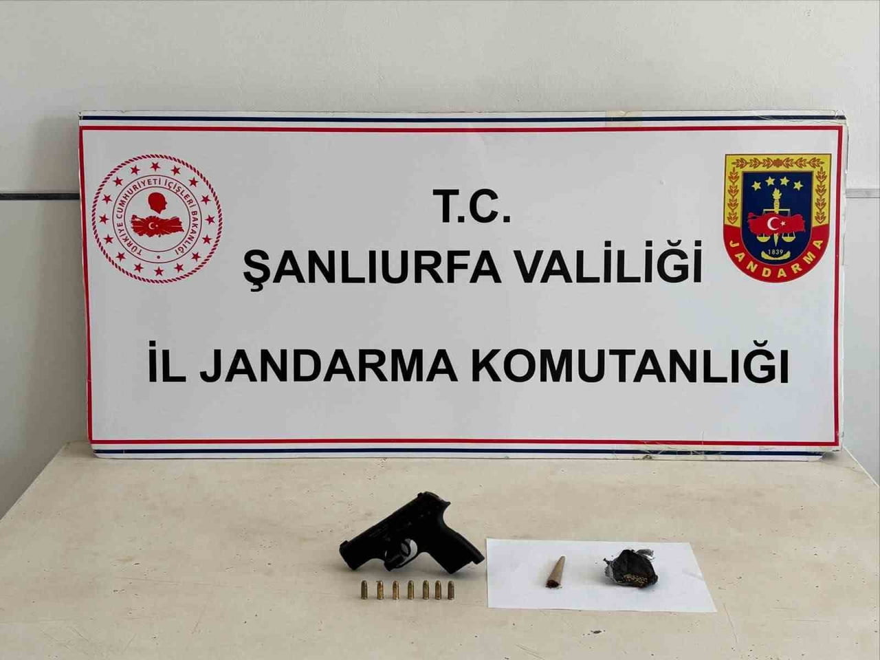 UYUŞTURUCU VE SİLAH ELE GEÇİRİLDİ