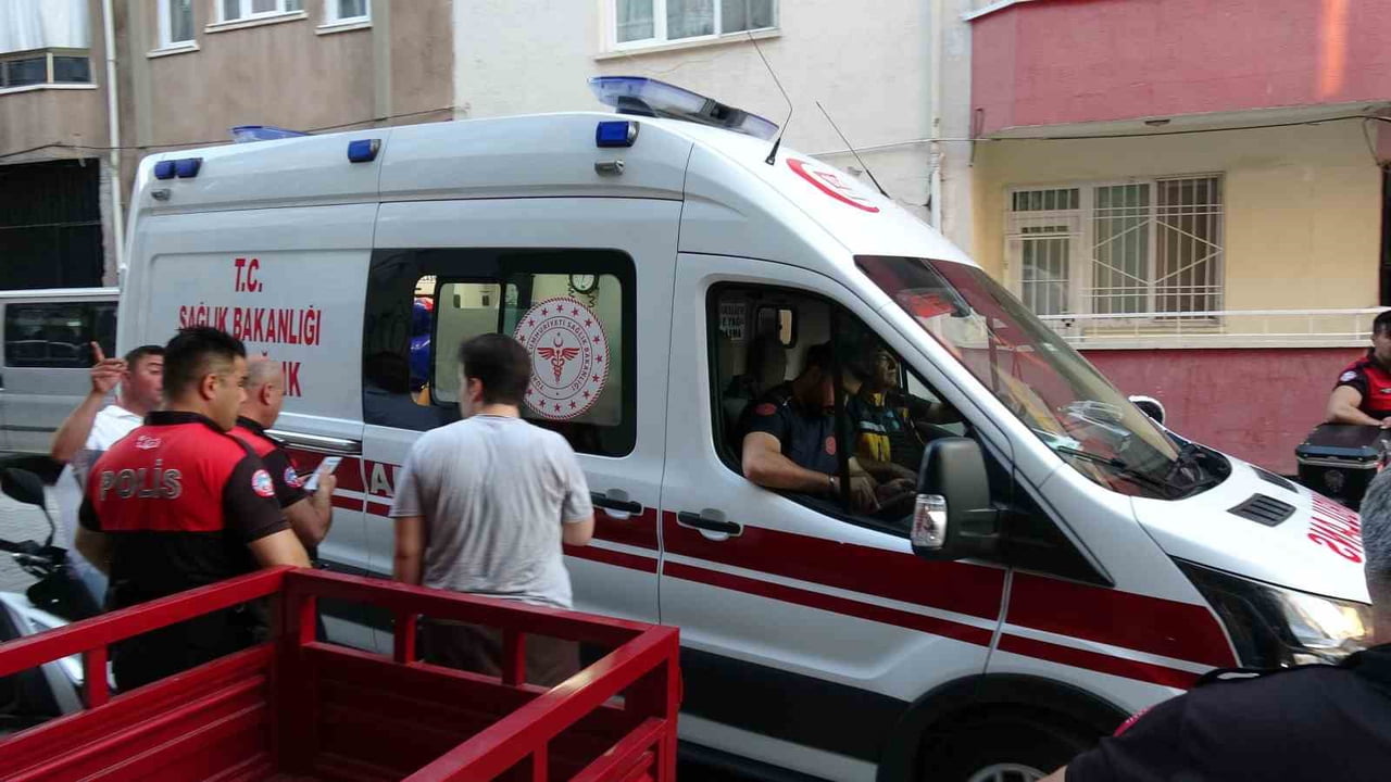 UZMAN ÇAVUŞ E.B., EVİNDE BEYLİK TABANCASIYLA DOLDUR BOŞALT YAPTIĞI SIRADA SİLAHIN ATEŞ ALMASI...