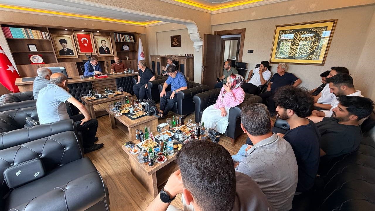 VAKIFLAR GENEL MÜDÜRÜ SİNAN AKSU, ERZİNCAN'DA BASIN MENSUPLARIYLA BİR ARAYA GELEREK VAKIFLAR GENEL...
