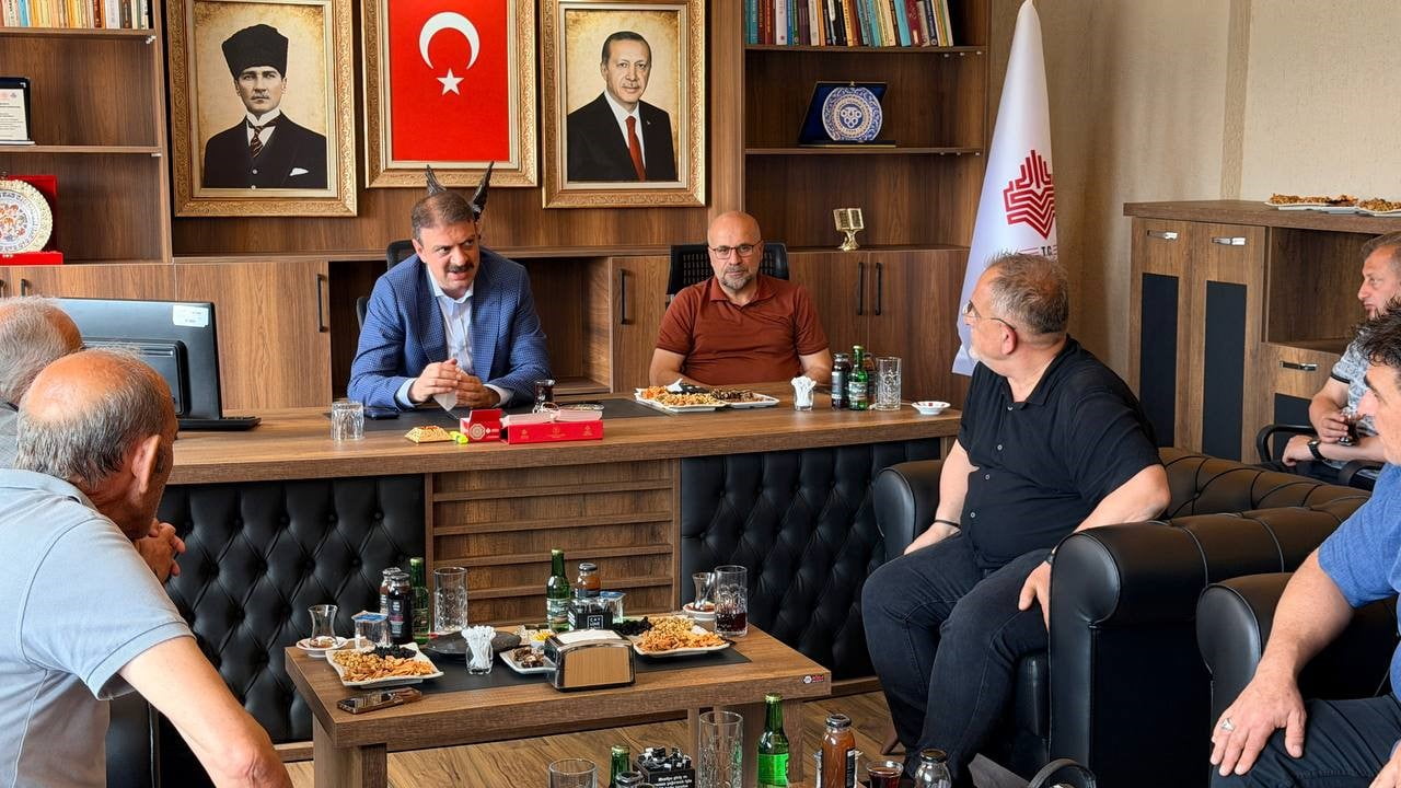 VAKIFLAR GENEL MÜDÜRÜ SİNAN AKSU, ERZİNCAN'DA BASIN MENSUPLARIYLA BİR ARAYA GELEREK VAKIFLAR GENEL...