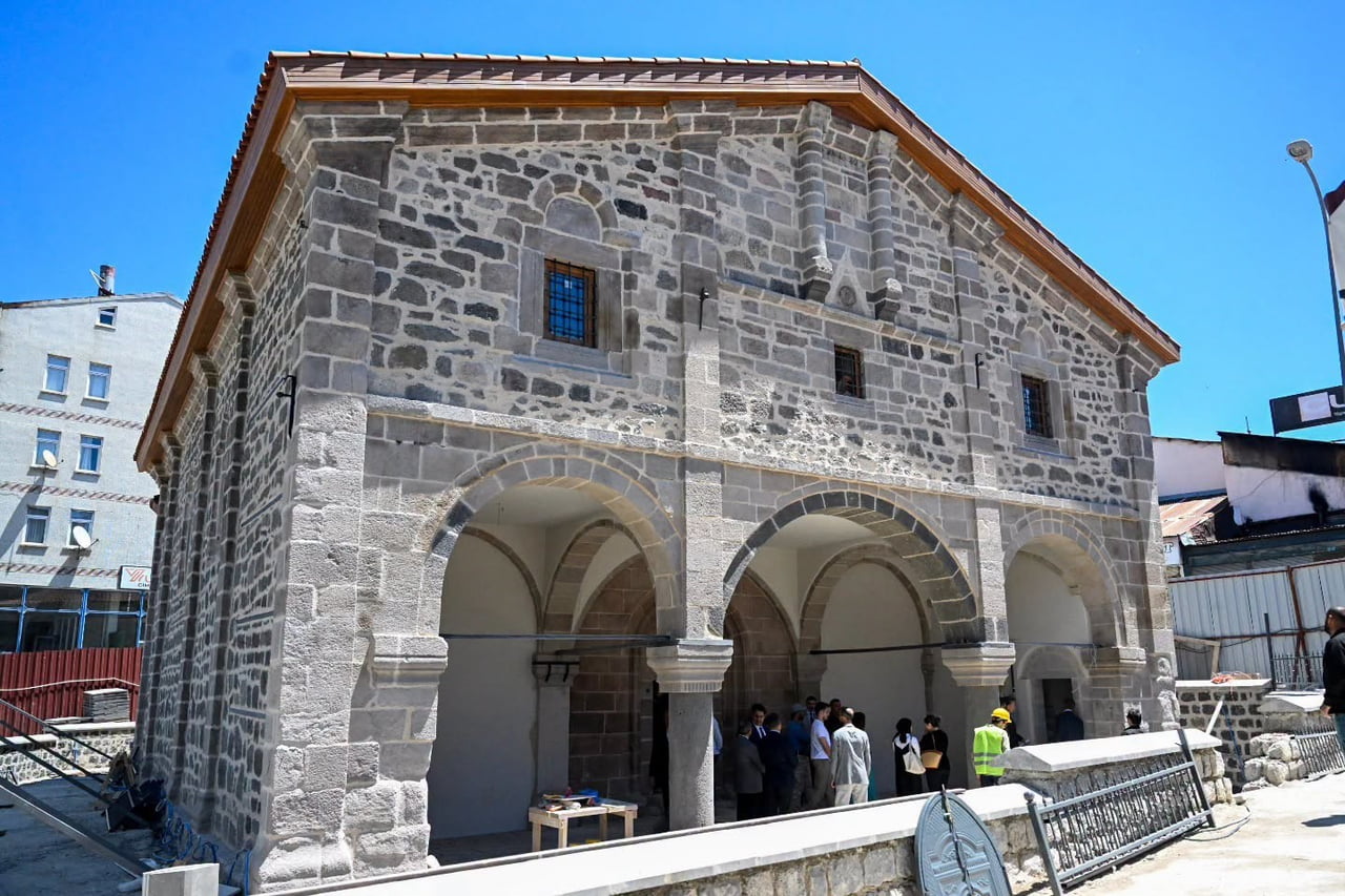 VALİ AYDIN BARUŞ, RESTORASYON ÇALIŞMALARI SONA GELİNEN FETİH CAMİİ'NDE İNCELEMELERDE...