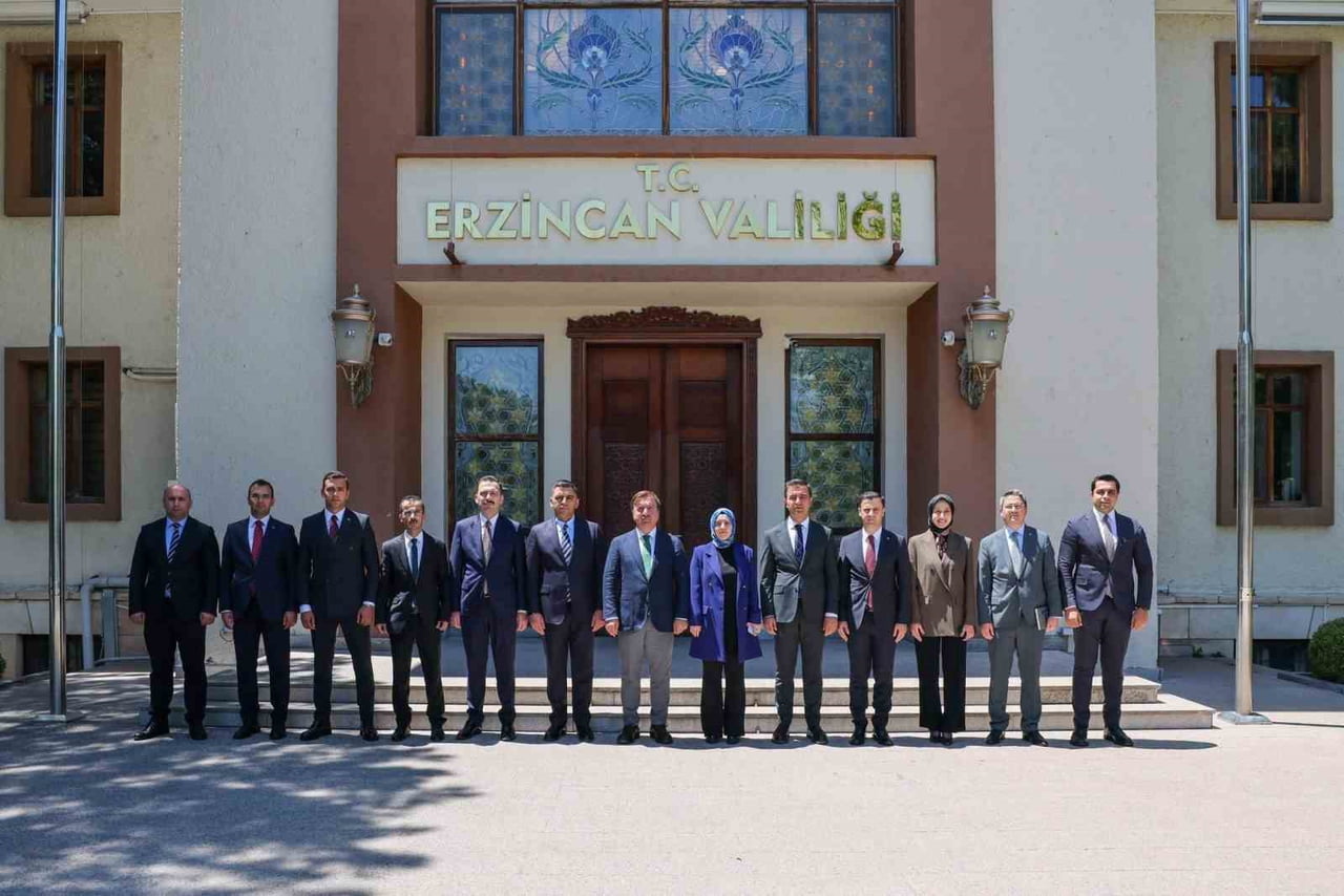VALİ AYDOĞDU, YENİ ATANAN VALİ YARDIMCILARI VE KAYMAKAMLARLA TOPLANTI YAPTI