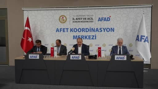 Vali Dallı'dan ormanlık alanlara sigara izmariti, cam şişe gibi benzeri malzemeleri atanlara...