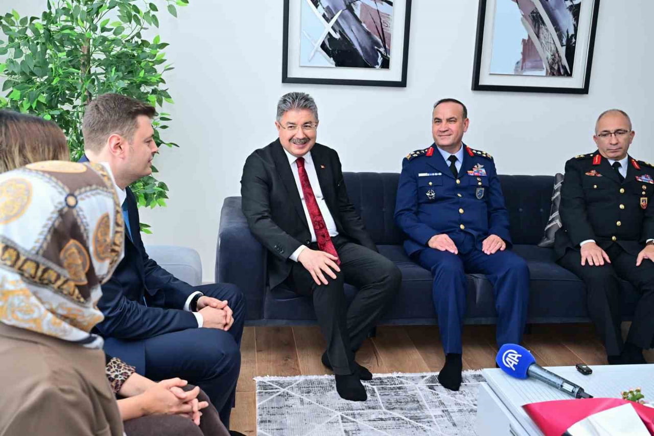 VALİ DR. ERDİNÇ YILMAZ; MUHARİP HAVA KUVVETİ VE GARNİZON KOMUTANI HAVA ORGENERAL RAFET DALKIRAN...