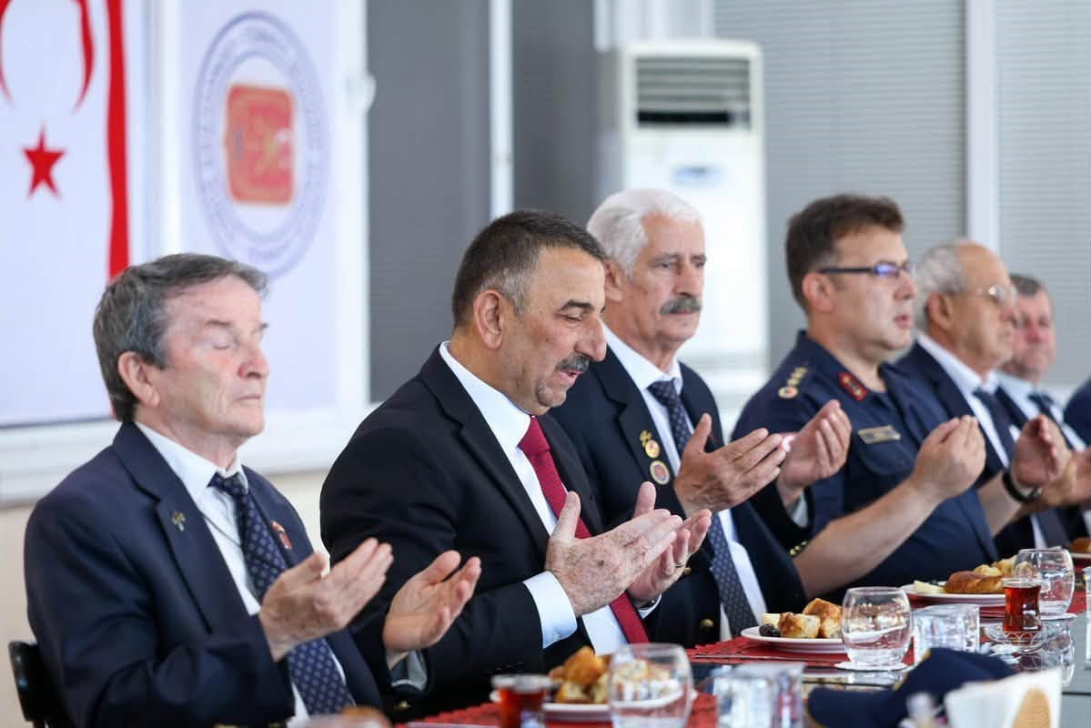 VALİ HACIBEKTAŞOĞLU, KIBRIS GAZİLERİYLE BİR ARAYA GELDİ