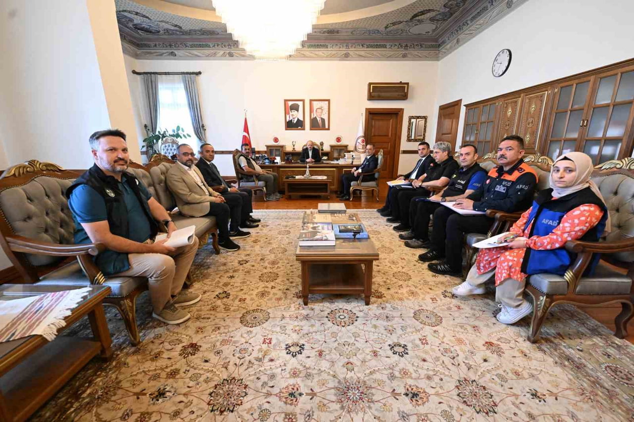VALİ MEFTUN DALLI BAŞKANLIĞINDA, İLGİLİ KURUMLARIN TEMSİLCİLERİYLE TEDBİRLER...