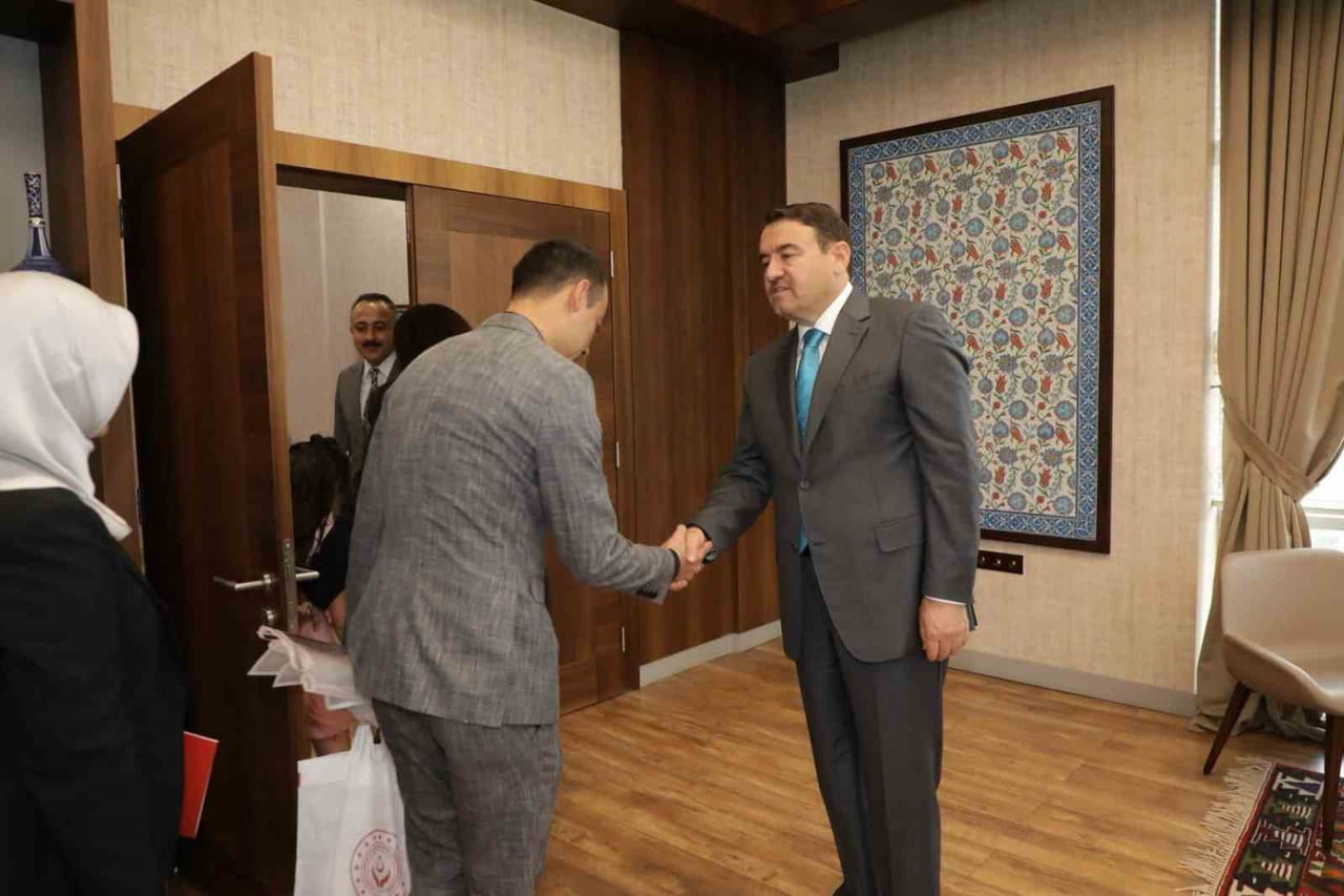 VALİ MUSA IŞIN, KORUYUCU AİLELER VE ÇOCUKLARINI VALİLİKTE AĞIRLADI