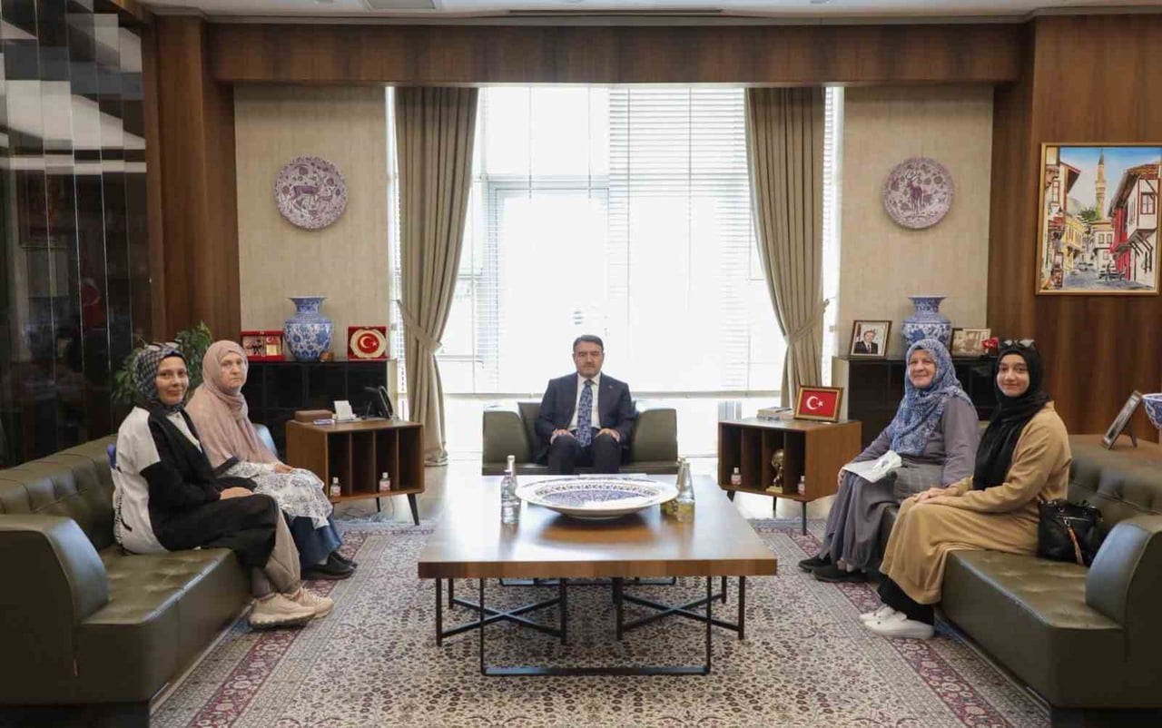 VALİ MUSA IŞIN, "MANEVİ YÖNÜYLE KÜTAHYA" KİTABININ HAZIRLAYICILARINI AĞIRLADI
