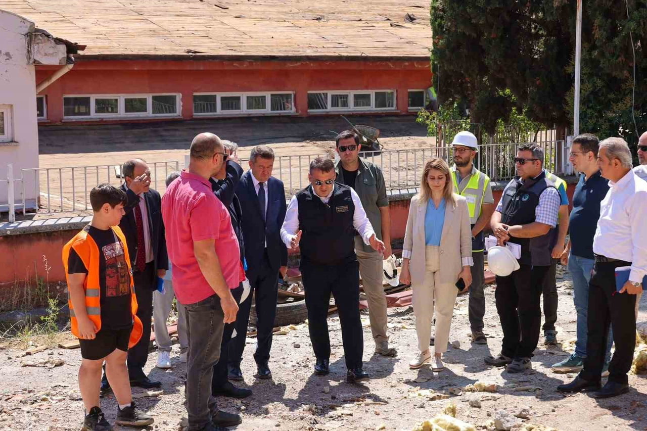 VALİ SÖZER 8 OKULDAKİ EĞİTİM YATIRIMLARINI SAHADA İNCELEDİ