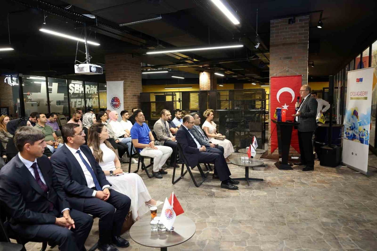 VALİ YARDIMCISI MUSTAFA GÜNDOĞAN, EĞİTİM PROGRAMIDA KONUŞMA YAPTI
