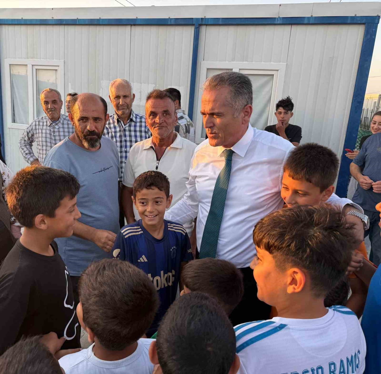 VALİ YARDIMCISI VE PAYAS KAYMAKAMI ABDULLAH AKDAŞ, KONTEYNER KENTLERDE YÜRÜTÜLEN TAHLİYE SÜRECİ...