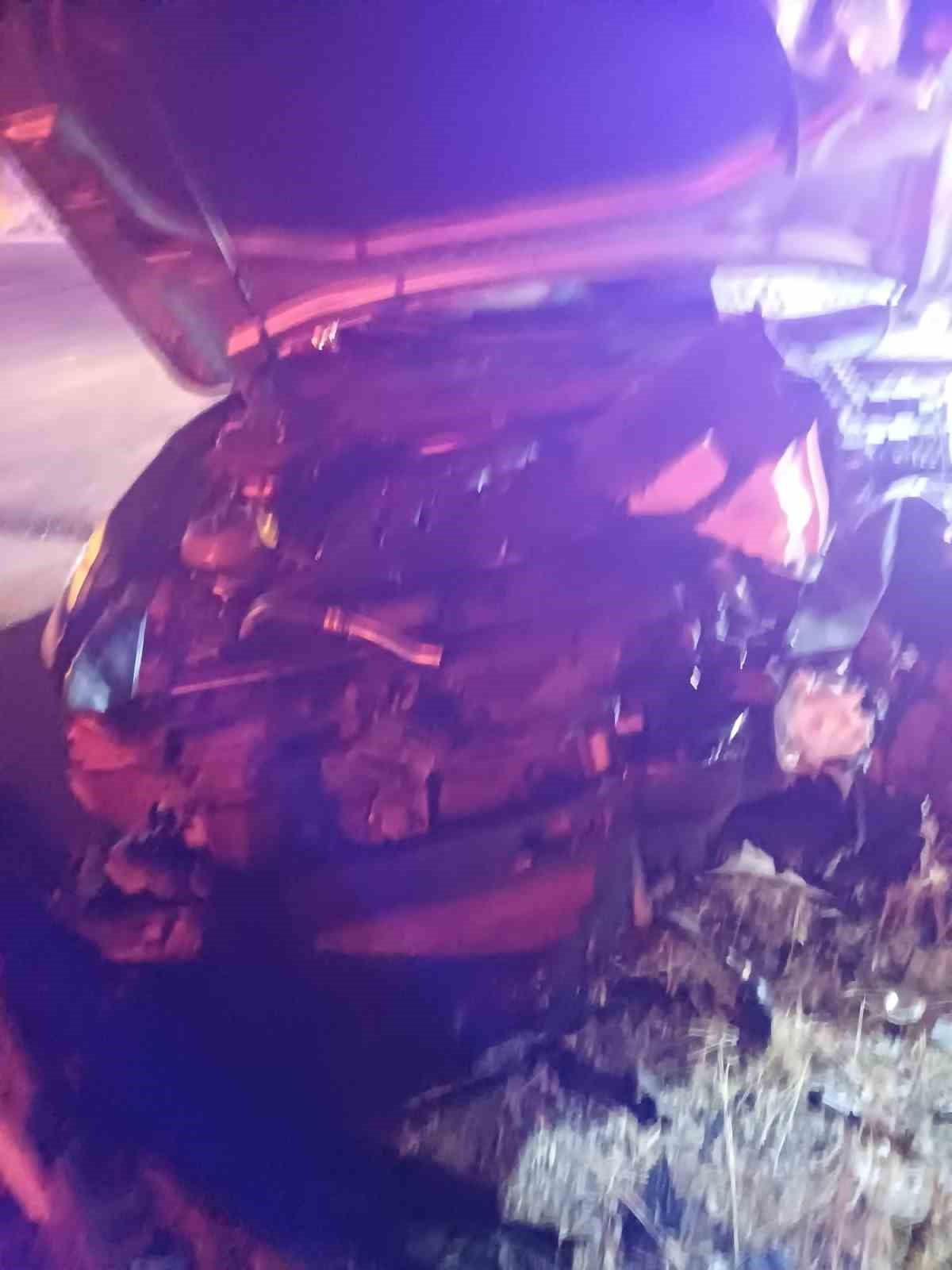 VAN'IN GÜRPINAR İLÇESİNDE  2 OTOMOBİLİN KARIŞTIĞI TRAFİK KAZASINDA 7 KİŞİ YARALANDI.
