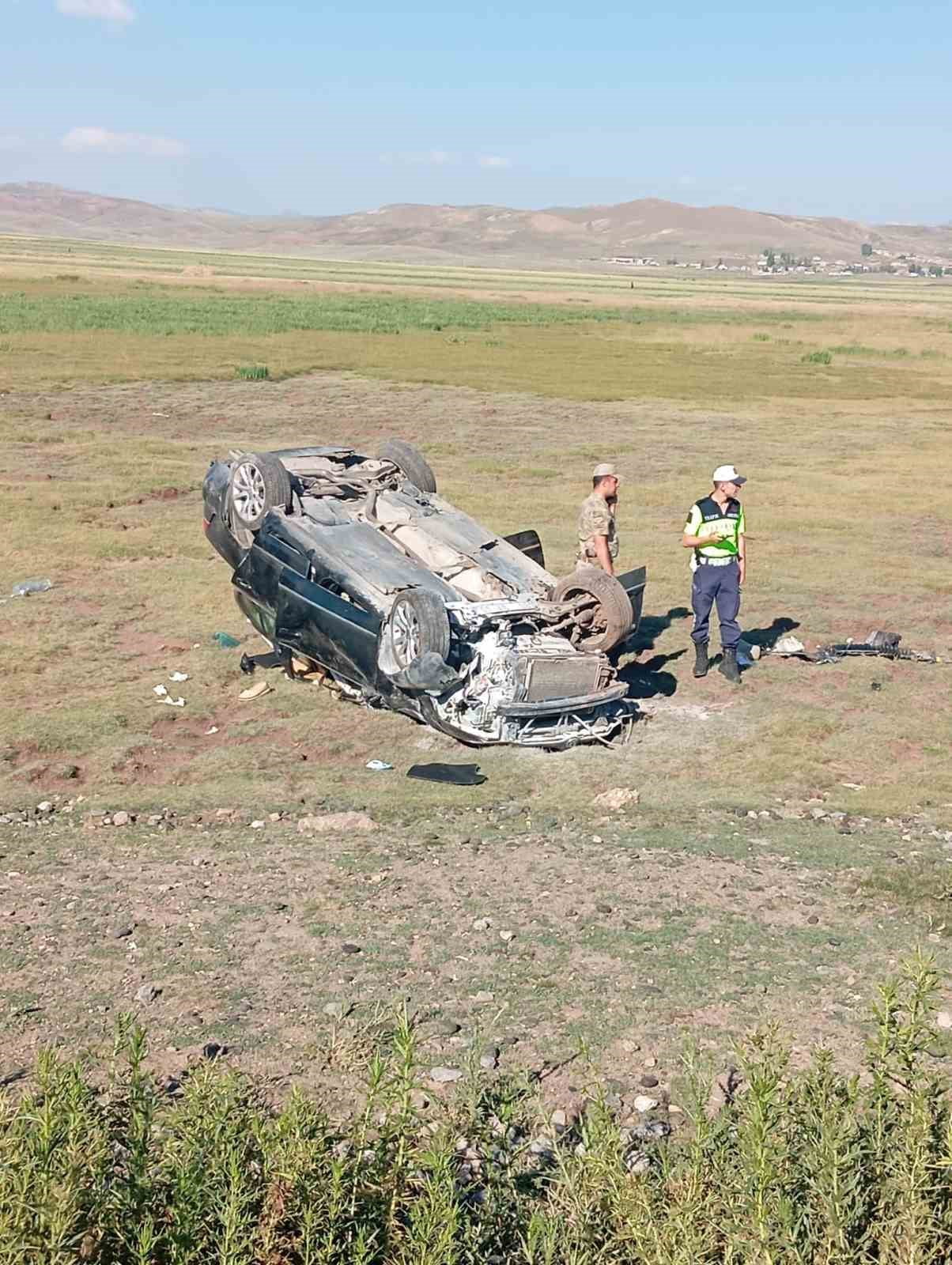 VAN'IN ÖZALP İLÇESİNDE ESKİ BELEDİYE BAŞKANININ KULLANDIĞI ARACIN TAKLA ATMASI SONUCU 4 KİŞİ...