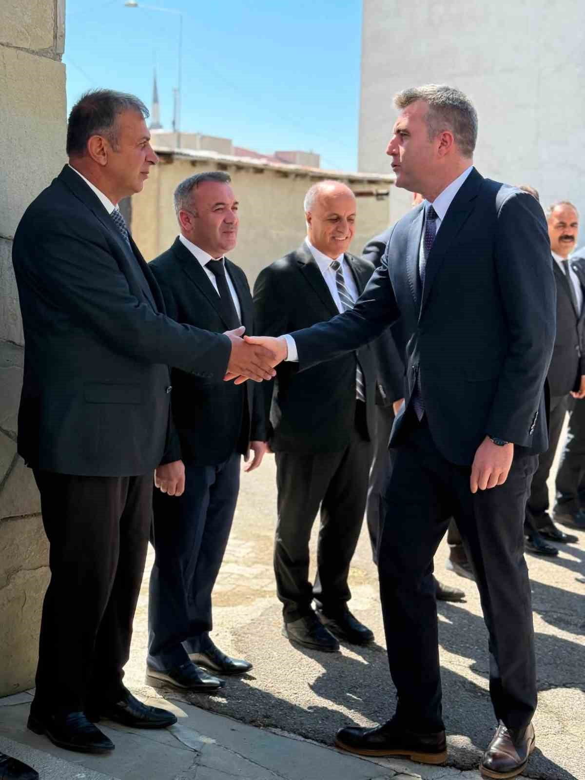 VAN'IN ÖZALP İLÇESİNE ATANAN KAYMAKAM MESUT BOLAT GÖREVİNE BAŞLADI.
