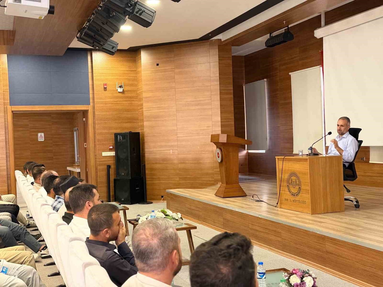 VAN İL MÜFTÜSÜ DR. MEHMET SIRRI ŞIK, İL GENELİNDE GENÇ DİN GÖREVLİLERİYLE BİR ARAYA GELEREK...