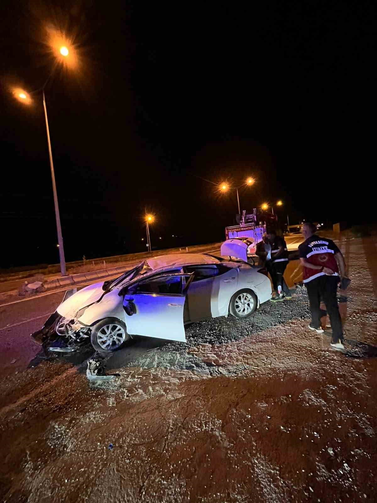 VAN’IN EDREMİT İLÇESİNDE  MEYDANA GELEN TRAFİK KAZASINDA SÜRÜCÜ YARALANIRKEN, KAZAYI YAPAN...