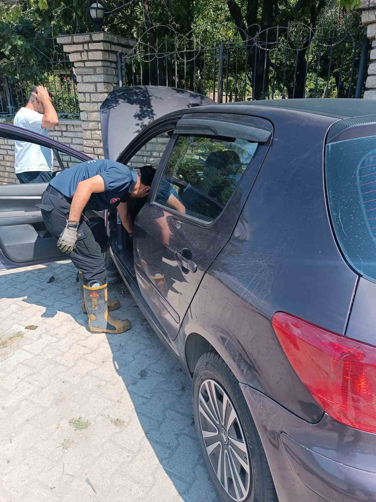 VAN’IN EDREMİT İLÇESİNDE OTOMOBİLİN DUVARA ÇARPMA SONUCU 1 KİŞİ YARALANDI